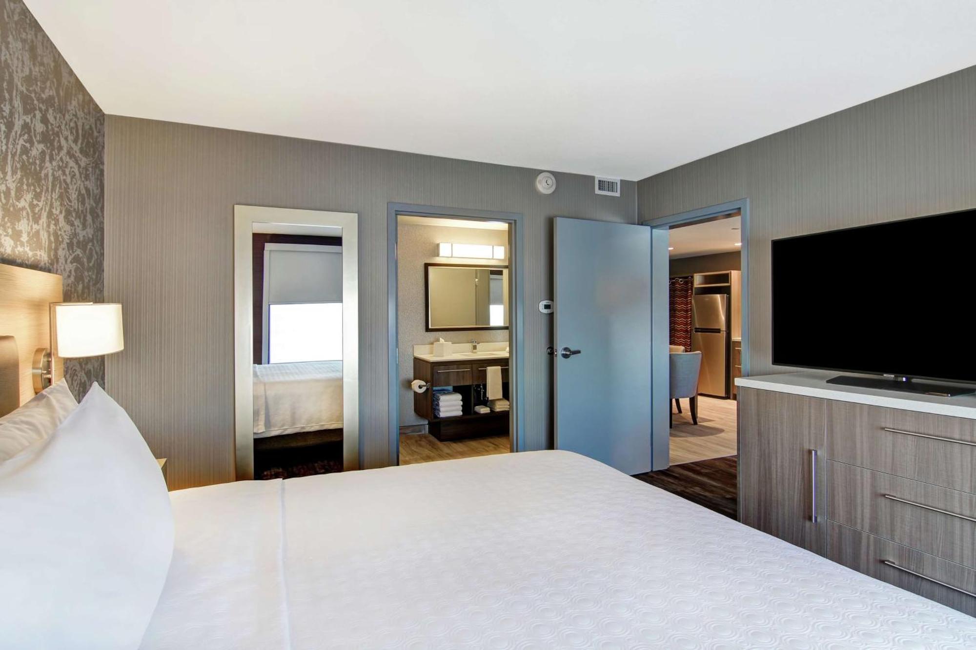 Home2 Suites By Hilton Edmonton South Екстер'єр фото