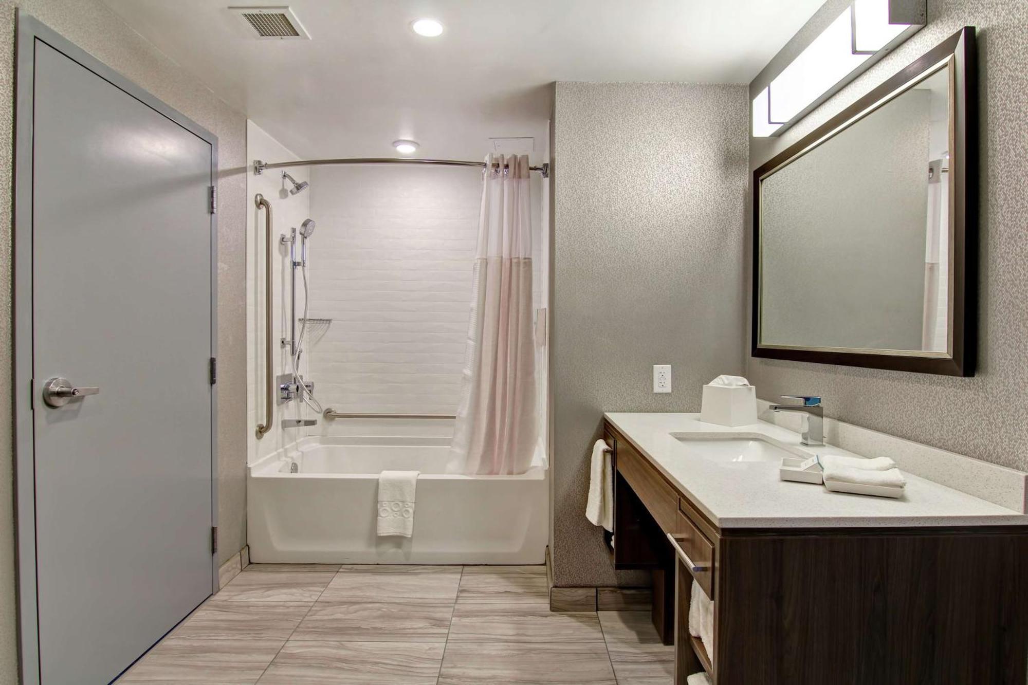 Home2 Suites By Hilton Edmonton South Екстер'єр фото