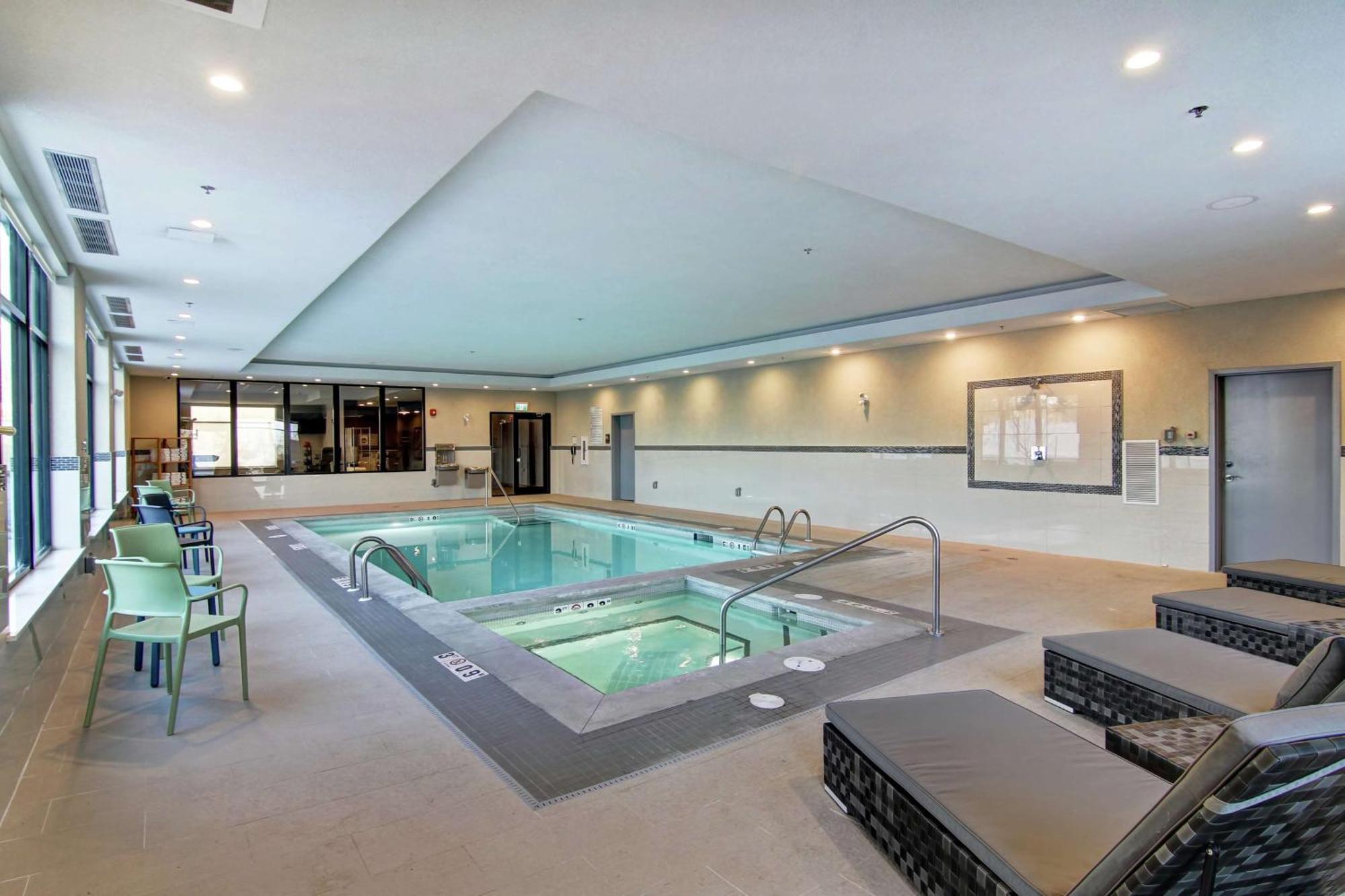 Home2 Suites By Hilton Edmonton South Екстер'єр фото